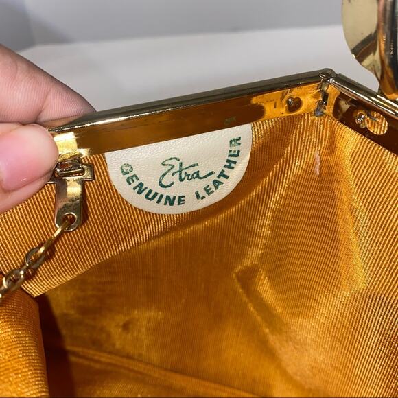 VNTG ETRA 70s cream leather crossbody with gold hardware - Picture 3 of 5